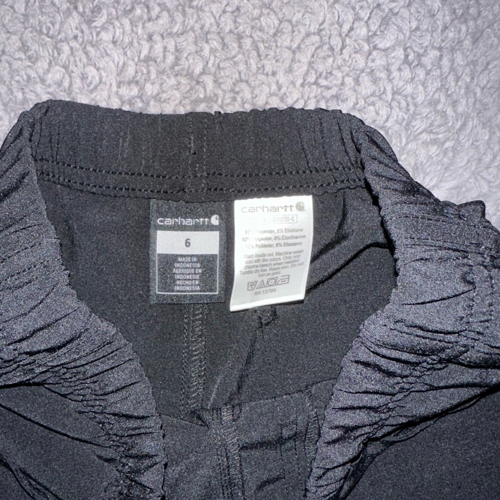 Carhartt Girls Black Shorts - Picture 2 of 3